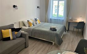 Iris Apartment On Popovich
