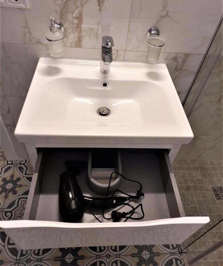 Iris Apartment On Popovich Львов Экстерьер фото
