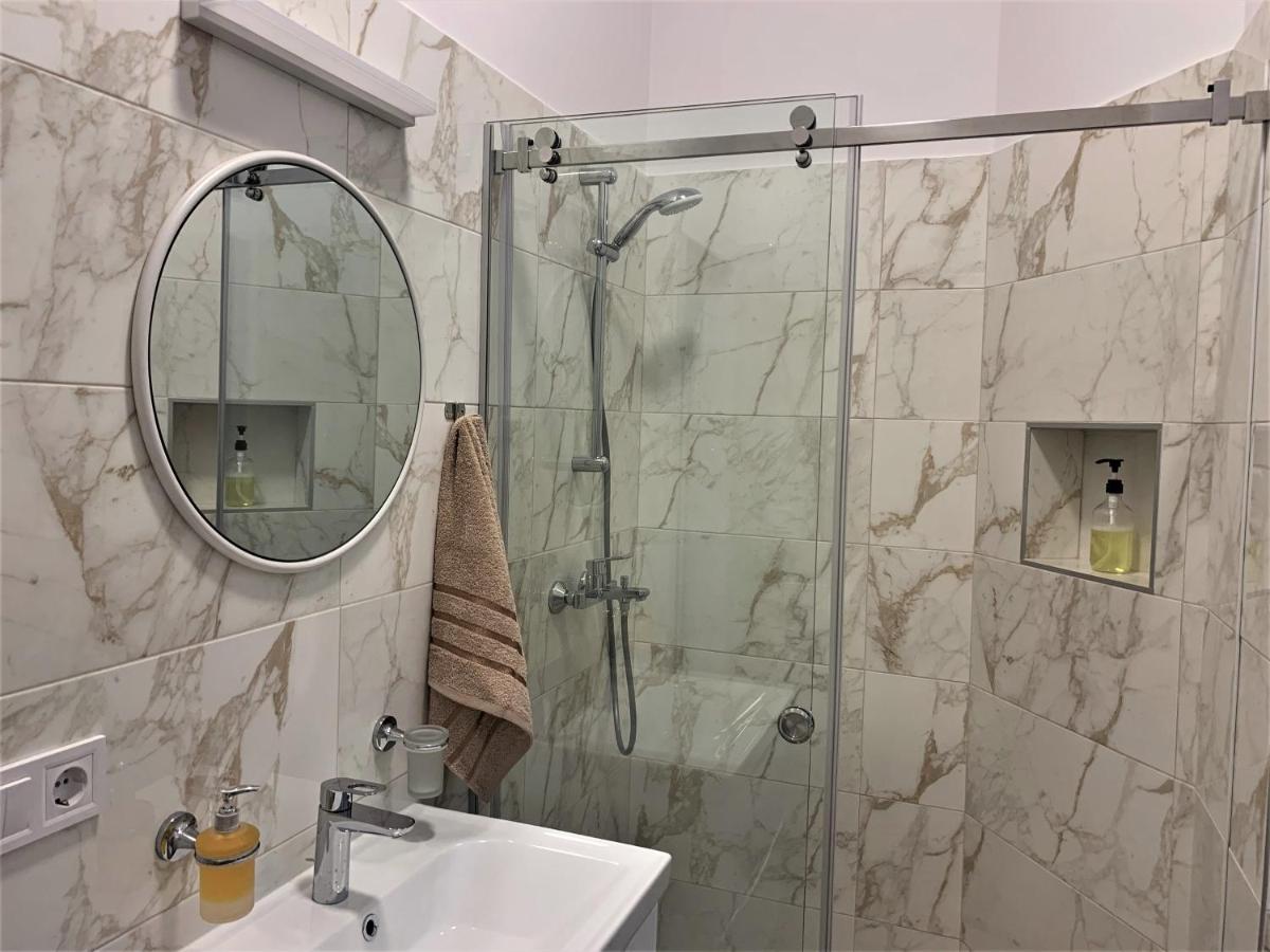 Iris Apartment On Popovich Львов Экстерьер фото
